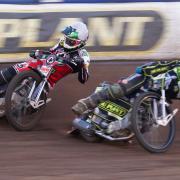 Dan Bewley goes round the outside of Cameron Heeps in heat 12